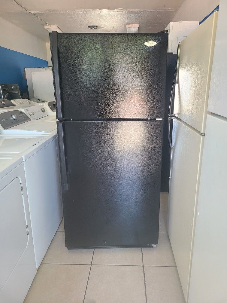 Whirlpool Refrigerator 18 Cuft Black Color