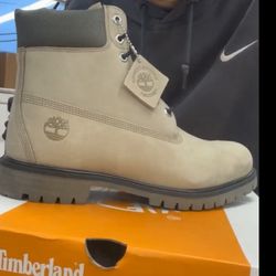 Timberland Boots 9.5 NEW
