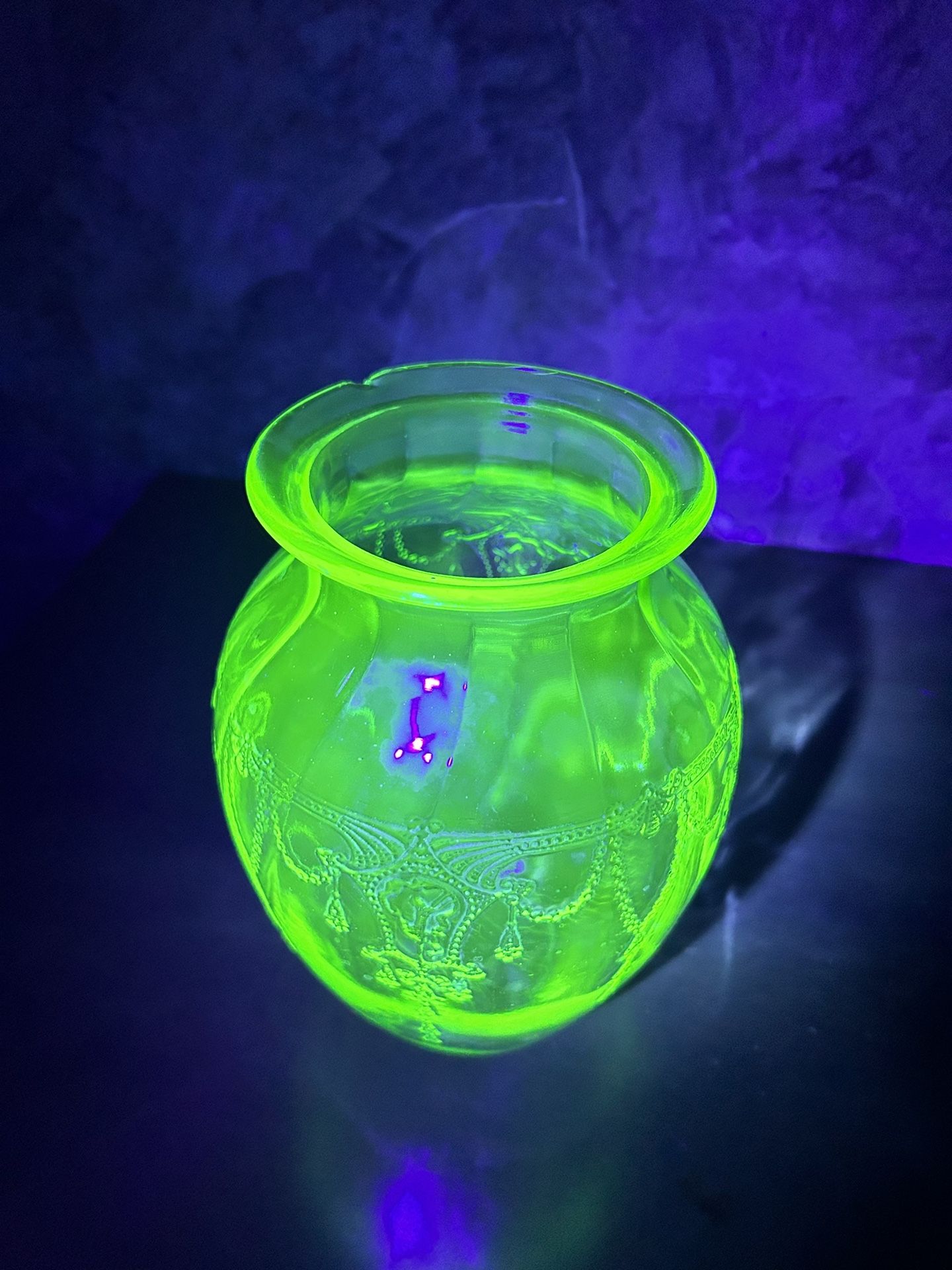 Vintage Anchor Hocking Cameo Ballerina Green Uranium Depression Glass Vase Glows