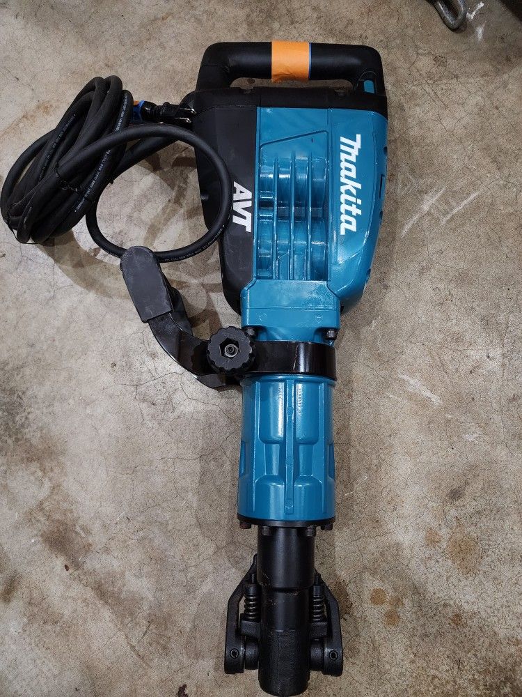 HM1317CB 42lb Makita AVT Jack Hammer New