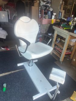 Tattoo/barber chair