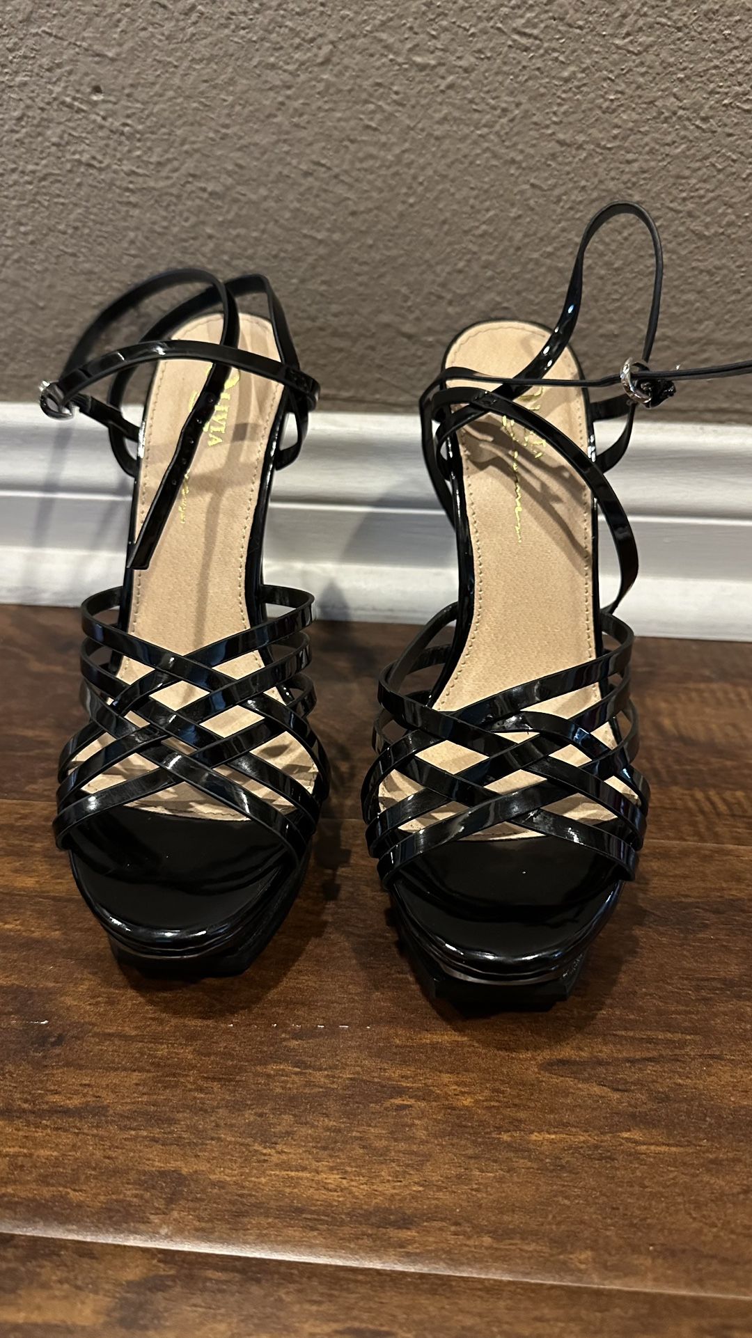 Olivia Jorgensen black heels