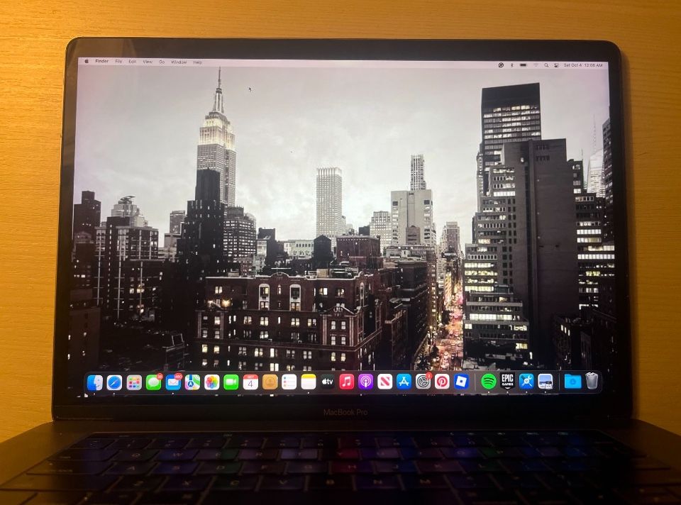 Apple MacBook Pro 16 Inch (touch bar)