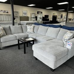U Shape Sectional. 🚚WE DELIVER🚚