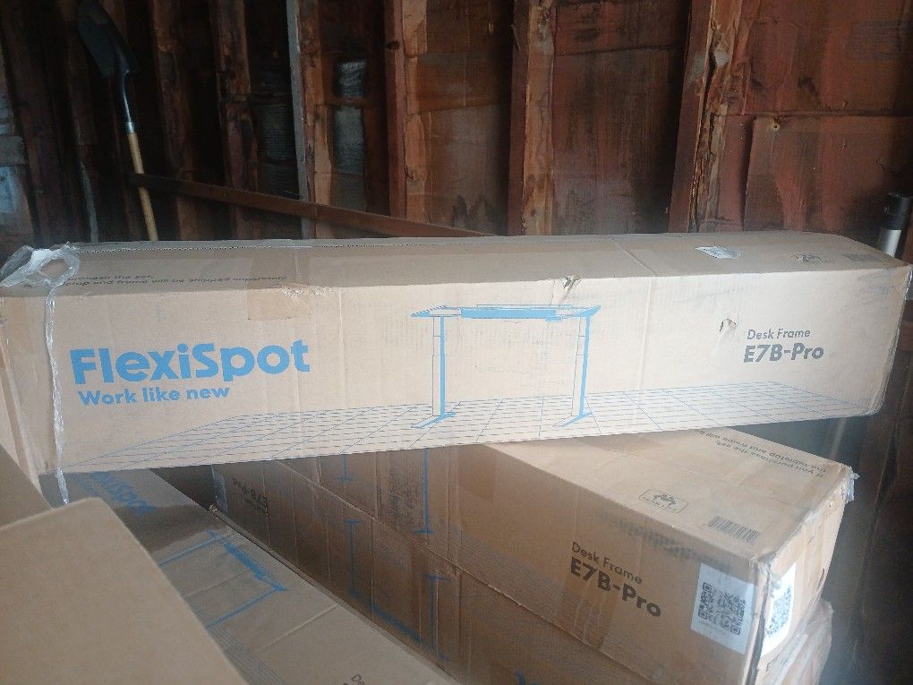 FlexiSpot E7B-Pro Standing Desk