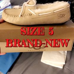 2 Different Pairs Of Ugg’s $100 Each Never Worn