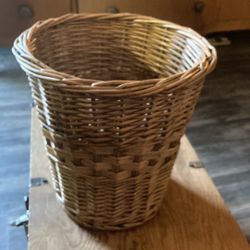 Wicker trashcan 10 x 9