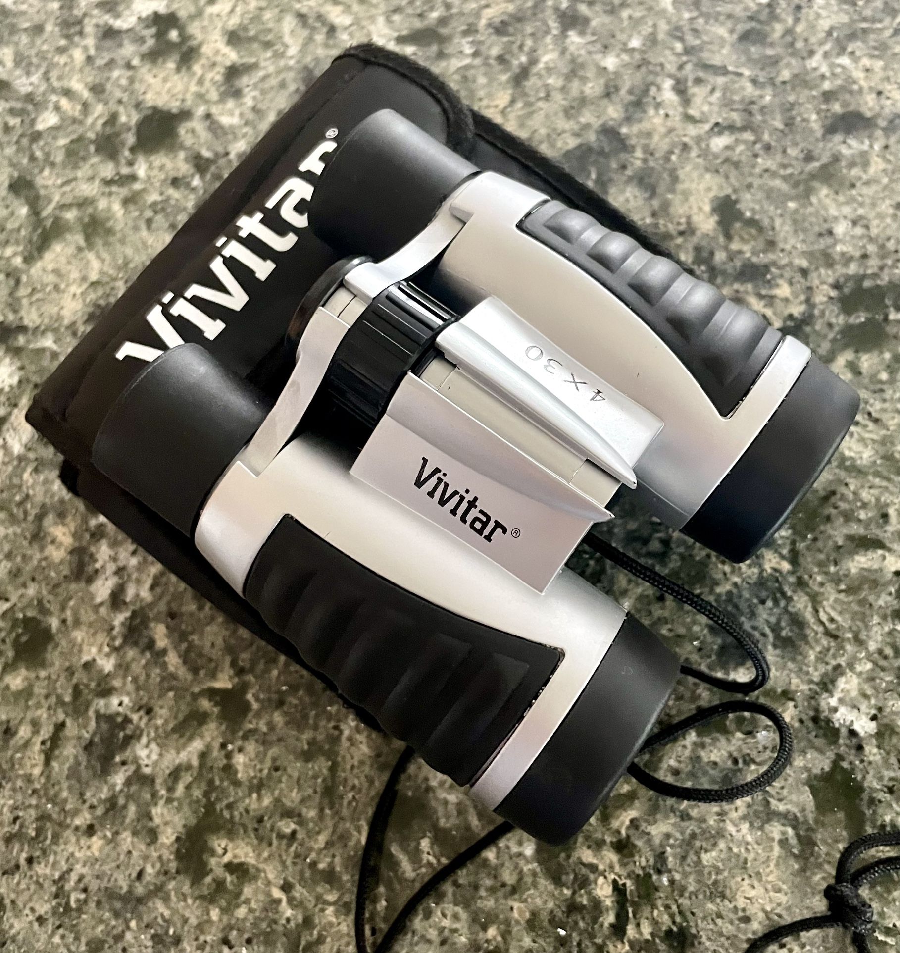 Vivitar Binoculars  4 X 30  