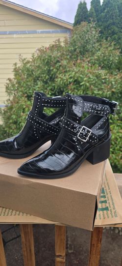 Like NEW Steve Madden Women's Boot Heals  7.5 US