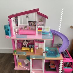 Barbie Dream House 