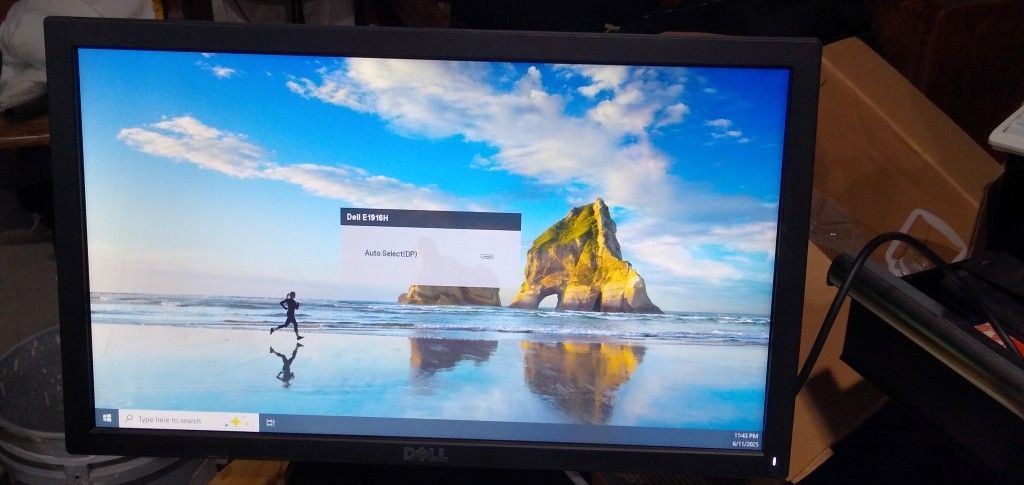 Dell 19" computer monitor E1916Hf