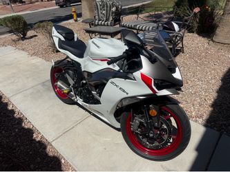 2025 Kawasaki zx-6r.