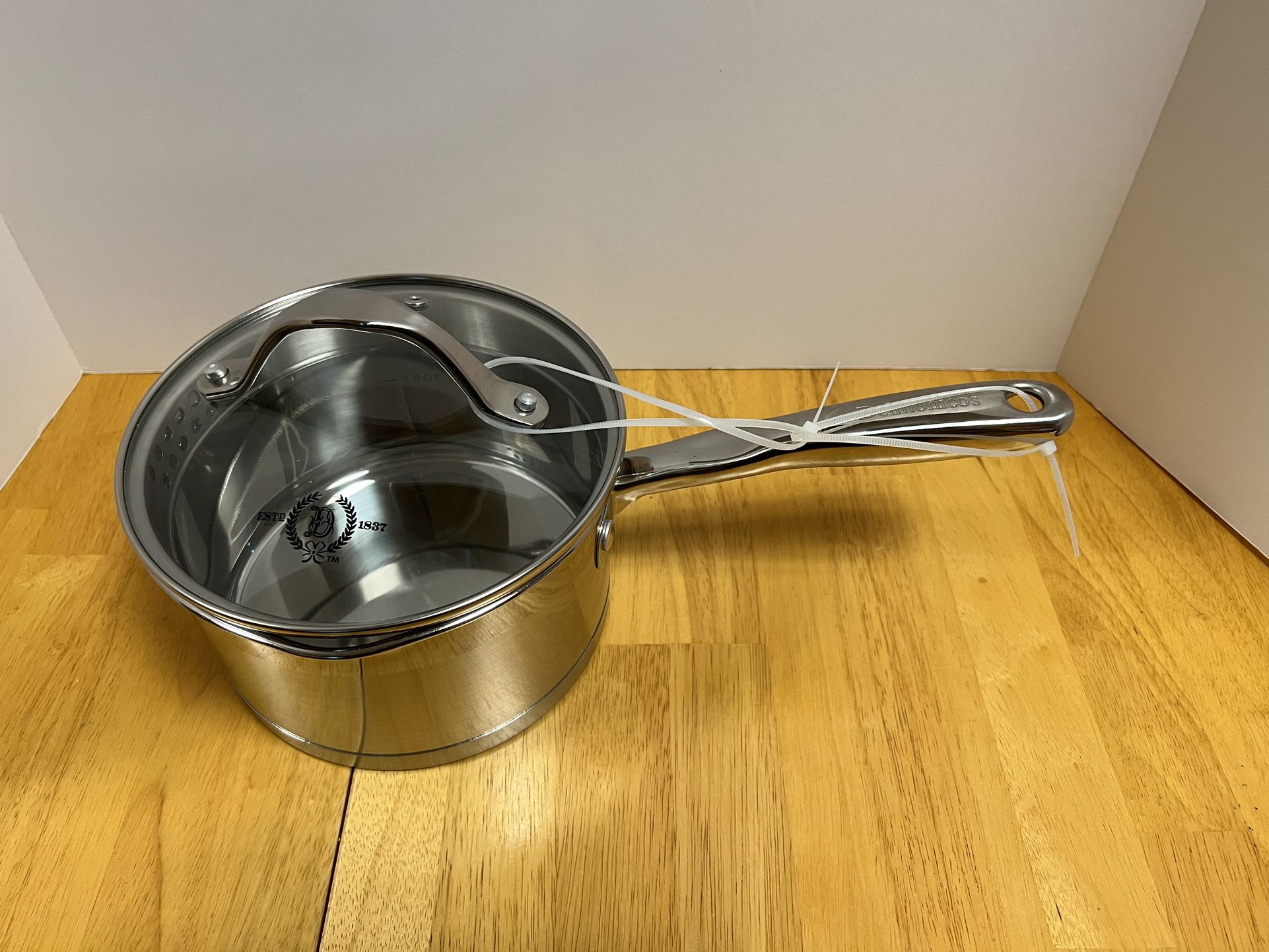 Delmonico's 1.75 Quart Stainless Steel Saucepan with Pour Spout & Lid for  Sale in Jersey City, NJ - OfferUp