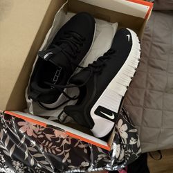 Women’s Nike Metcon 6, Black And White Size 9, Originally $135