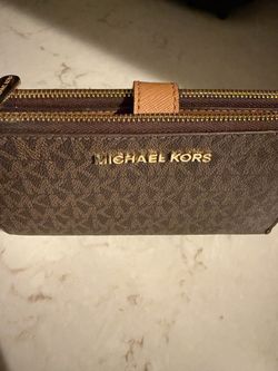 Authentic Michael Kors Wristlet