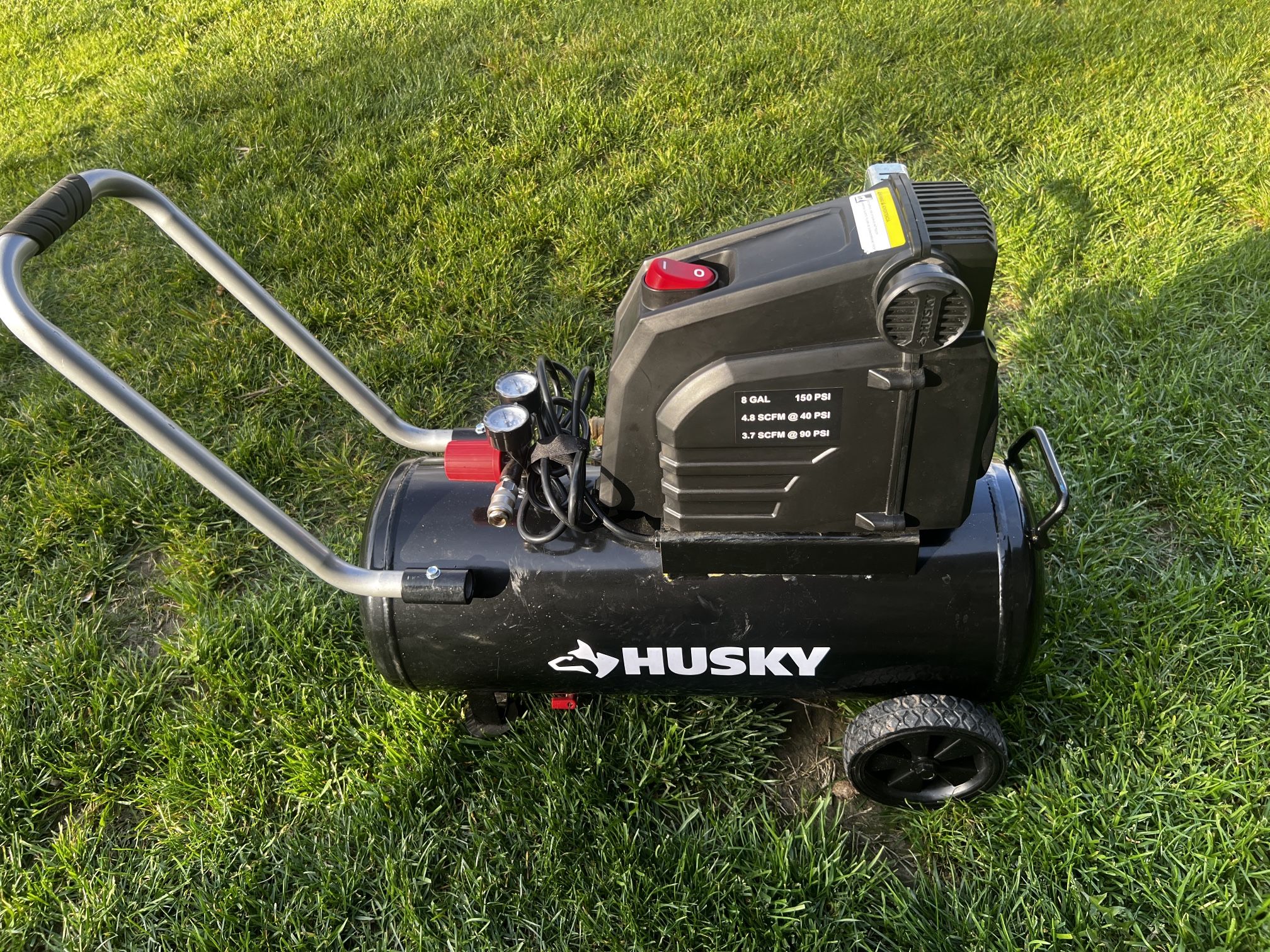 HUSKY AIR COMPRESSOR 8 Gallon 150PSI Hotdog Air Compressor. NEW
