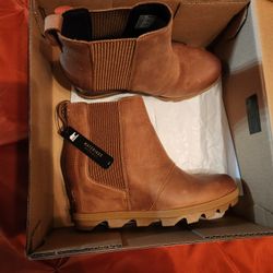 Brand NEW Joan Rhasposdy Sorel