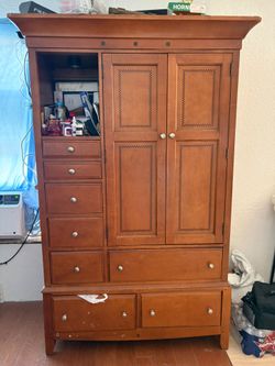 Solid wood computer desk