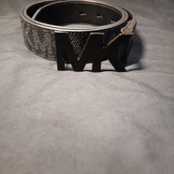 MICHAEL KORS BELT Black On Black PRICE $60 Or Offers?, Looking To Sell Didn't Really Want It Still Includes Tags LET ME KNOW