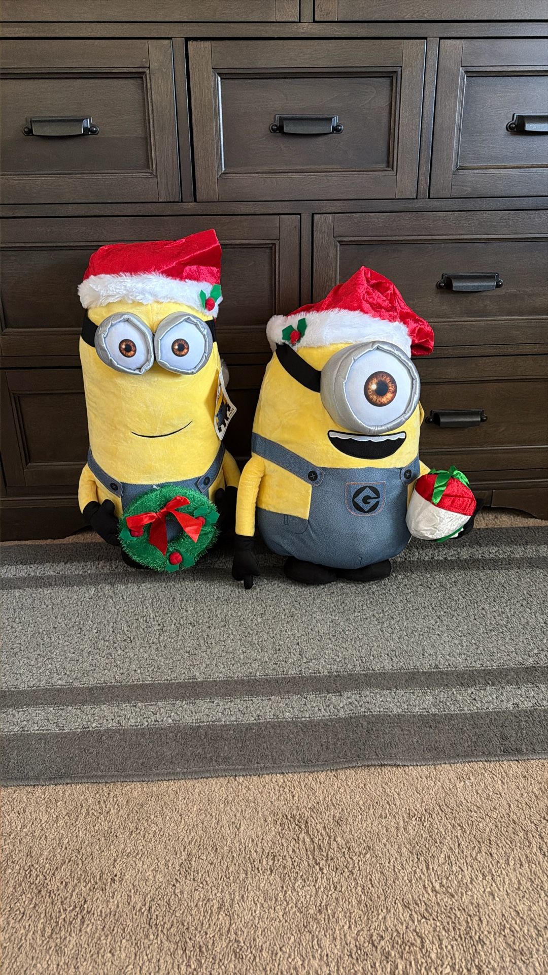 Minion Christmas Pillow Set
