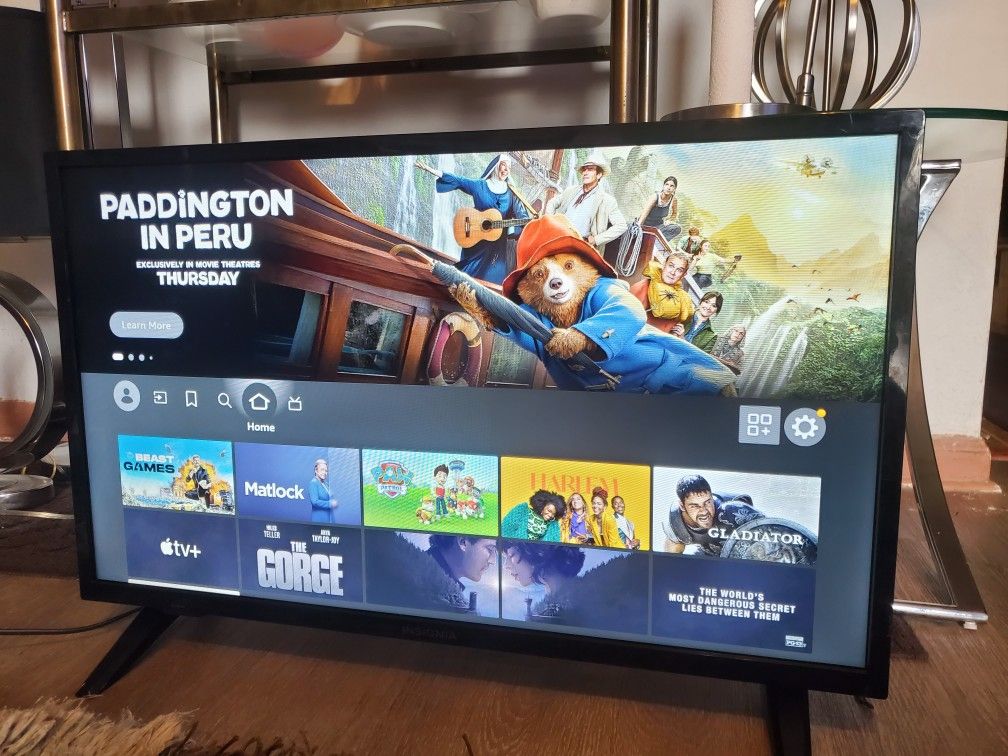 32" insignia Amazon fire smart tv 4k excellent condition. Tv has great quality pics no scratch has remote