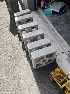 Yard concrete brick blocks good condition
