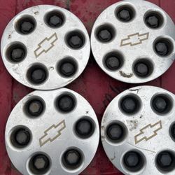 Chevy Center Caps…. 40$….obo