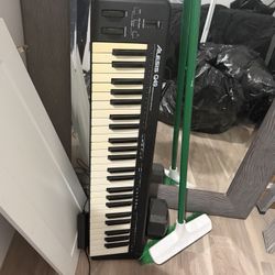 Alesis Keyboard 