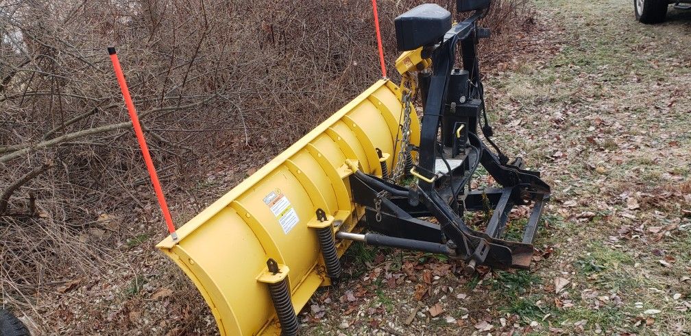 Nice 8ft Fisher Snow Plow Minute Mount 2, 3 Plug