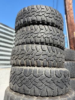 31*10.50r15 Vendo set de Tires con 70% de vida las 4