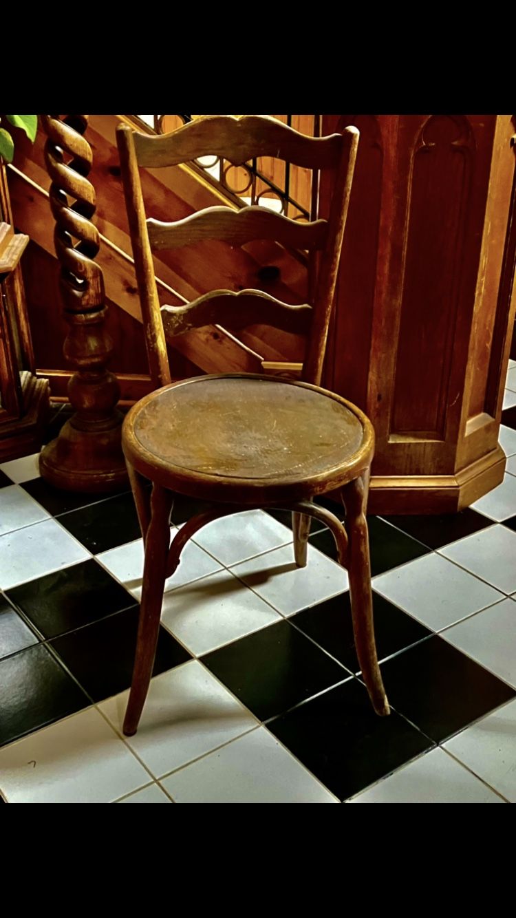 Bentwood Chairs 20 Or More Restaurant Chairs Came Out Of The Lincoln Hotel Made In Chicago Over 50 Years Old