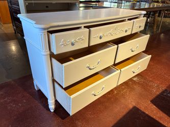 STANLEY FURNITURE Young America Isabella White 7-Drawer Dresser