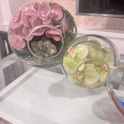 Glass fake flower arrangement 