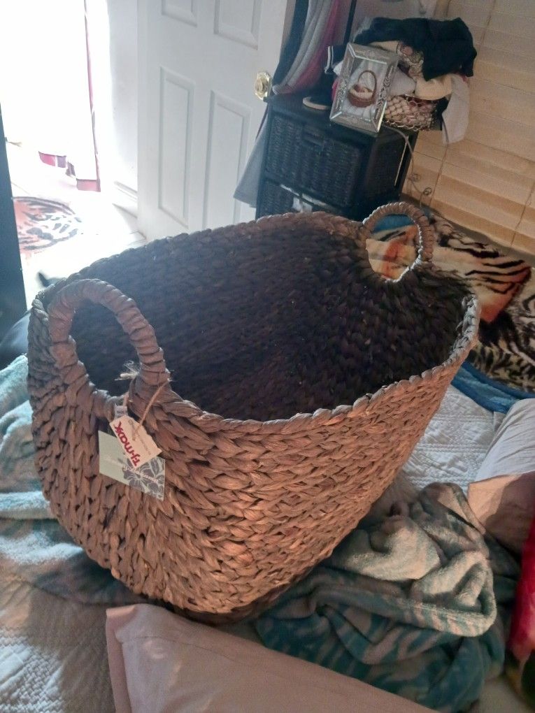 EX LARG TOMMY BAHAMA BASKET 15 FINAL PRICE Look My Post Tons Item