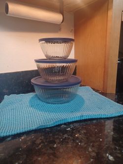 Vintage Pyrex Bowls $15. SanBerdo