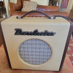 Danelectro Nifty Fifty Guitar Amp – Classic Vintage Look + Great Tone