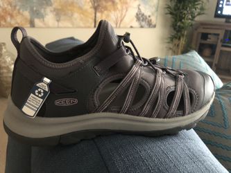 **Brand new** KEEN women (size 10)