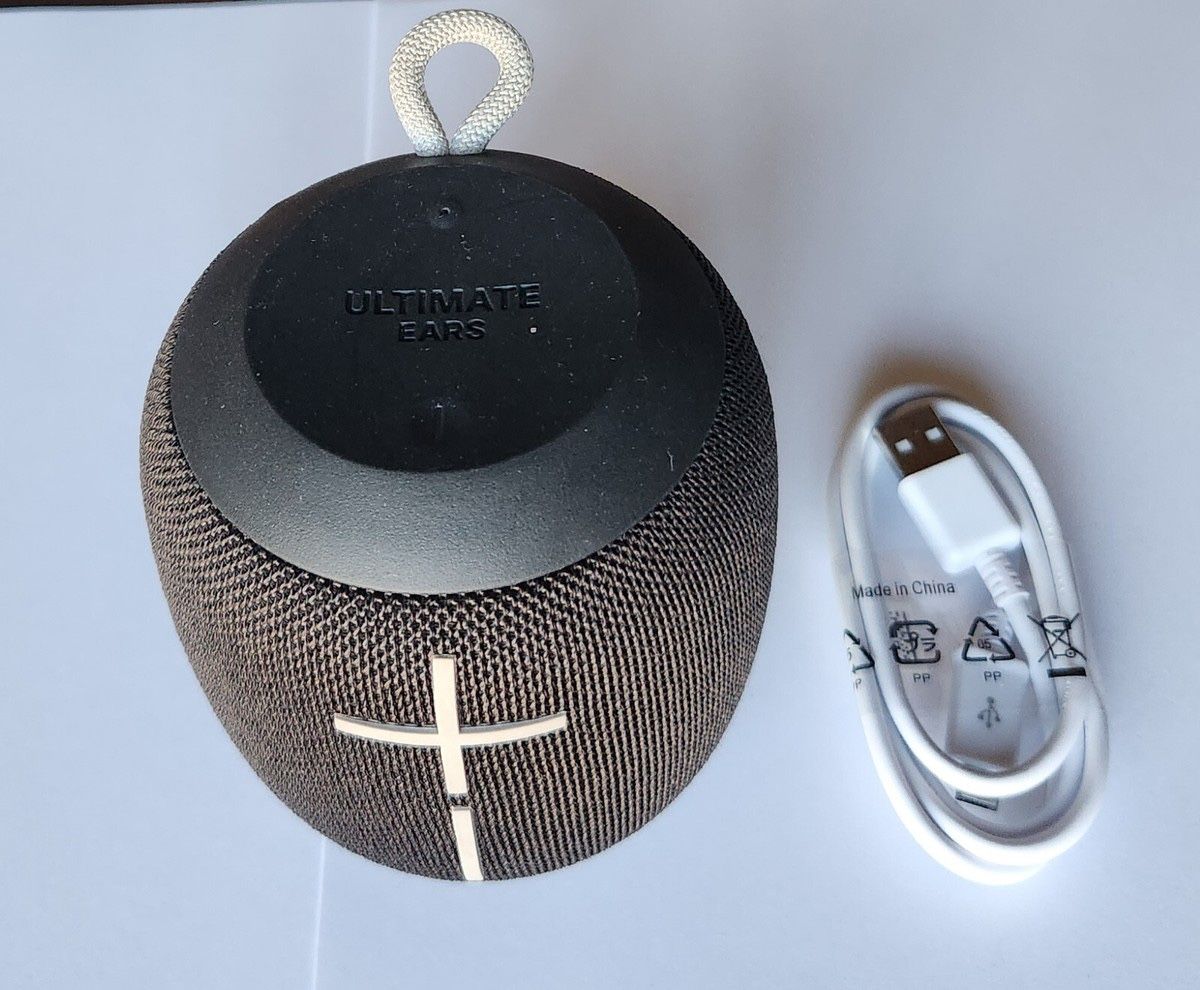 Original Phantom Black Ultimate Ears UE WONDERBOOM Wireless Speaker with Cable