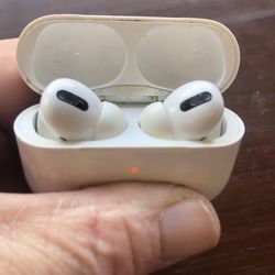 Apple AirPods Pro Gen 1 - Like New Condition
