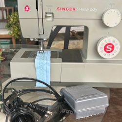 SINGER. HEAVY   DUTY Model 4452  Used Few Time  $175  
