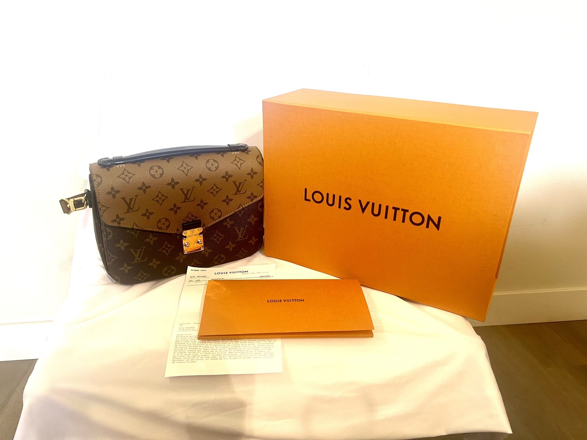 Louis Vuitton Pochette Metís Monogram Reverse