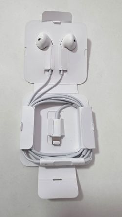 Apple Heqdphones With Lightning Headphone plug