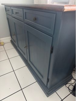 Dresser/Buffet/Hutch