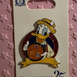 Donald Duck 25 Years Of Pin Trading 