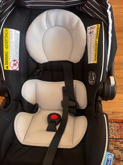 Infant Car Seat with 5-Point Harness