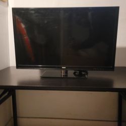 32" RCA LED TV