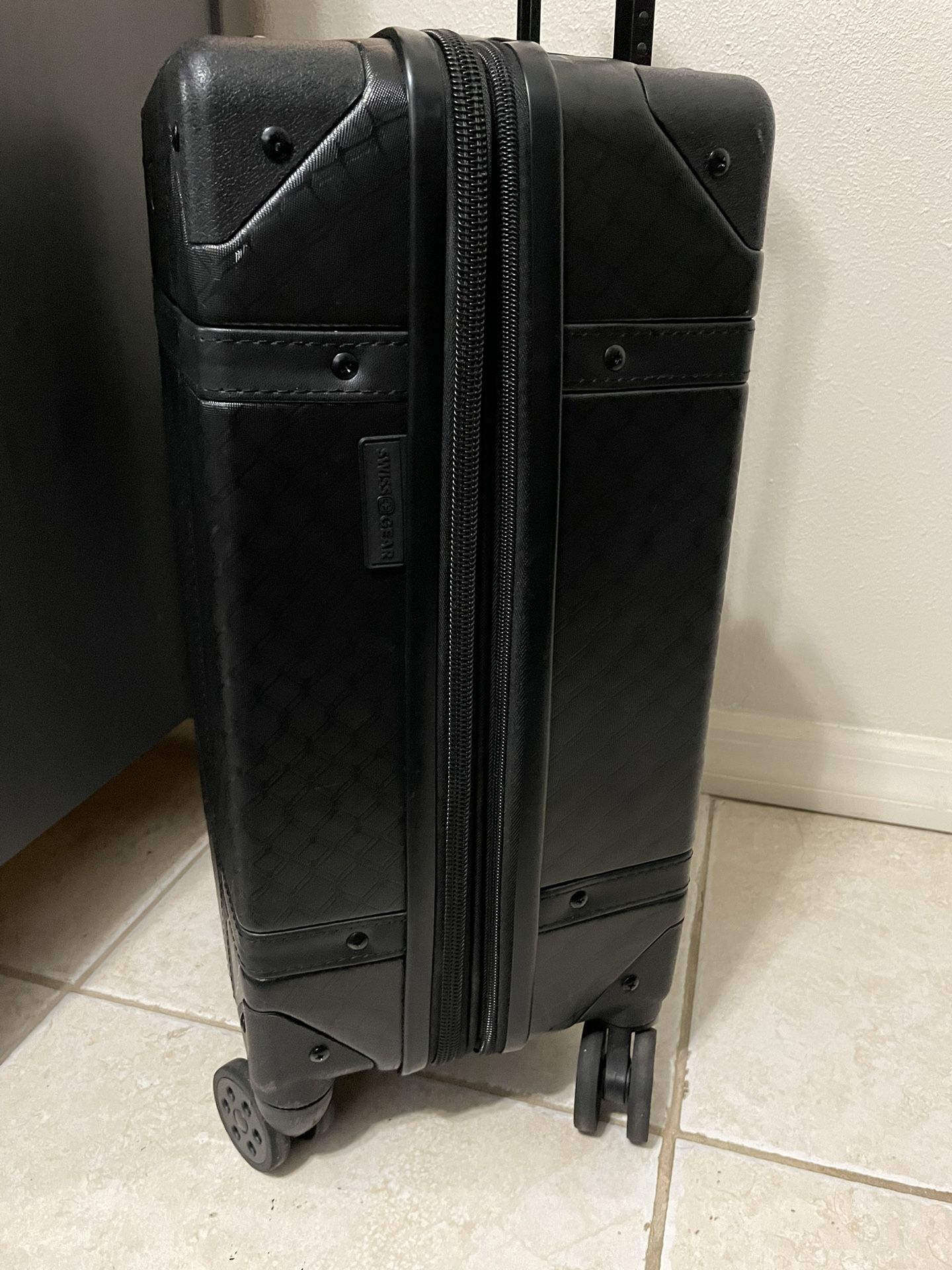 Swissgear 7739 19 Trunk Expandable Carry On Spinner Luggage