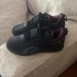 9.5 Mens Reebok Weightlifting and Squatting Shoes