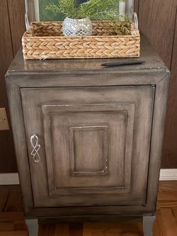 2 Mid century nightstands