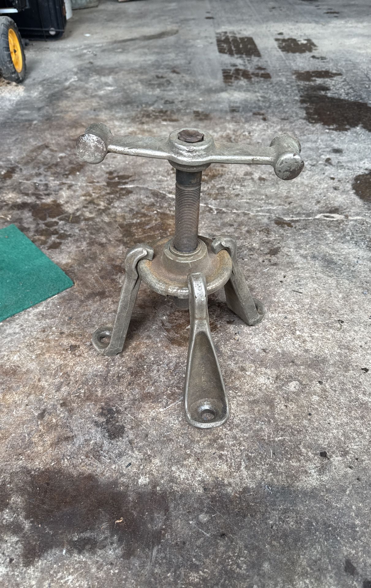 New Britain P100 Hub Puller